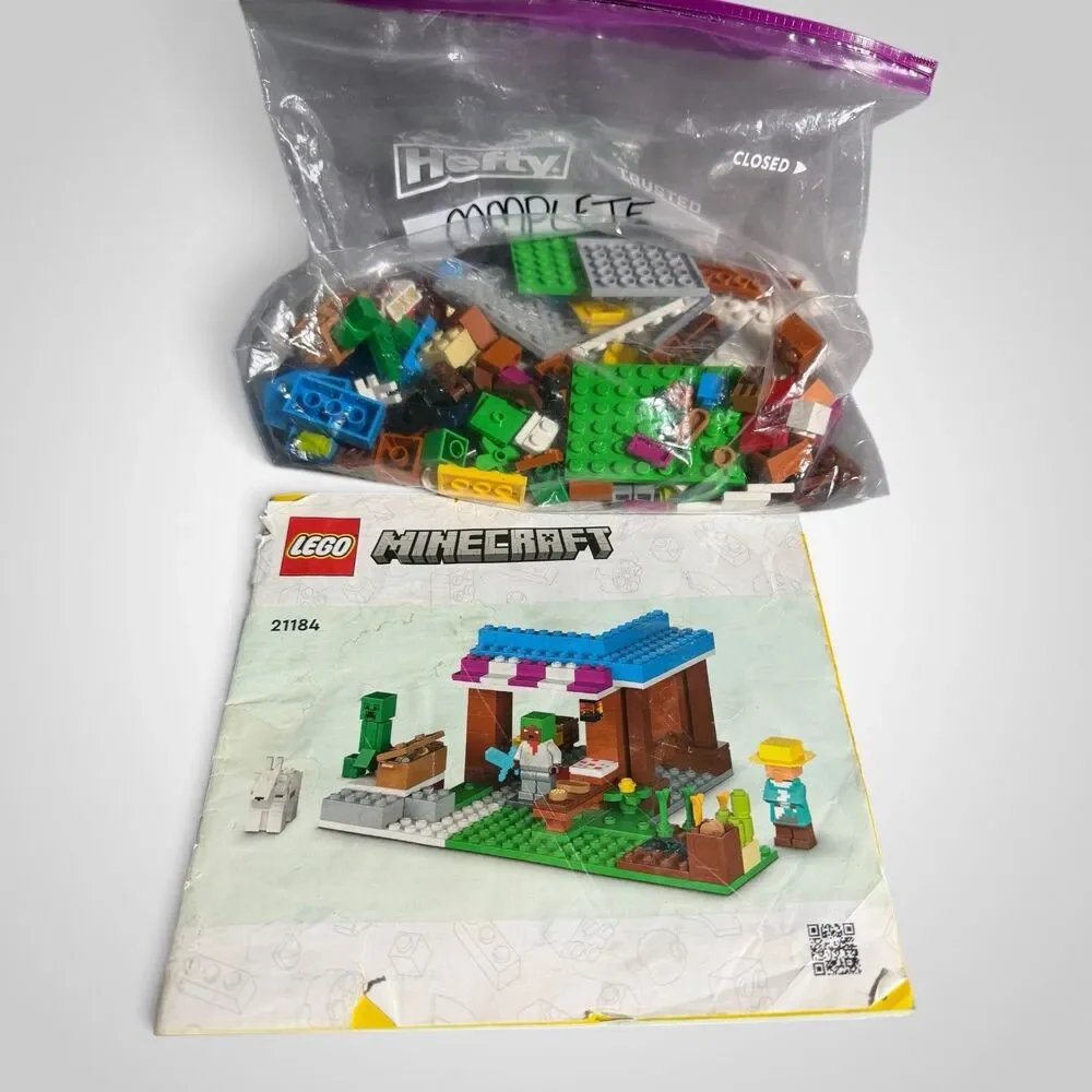 LEGO Minecraft (21184) The Bakery - Complete With Instructions